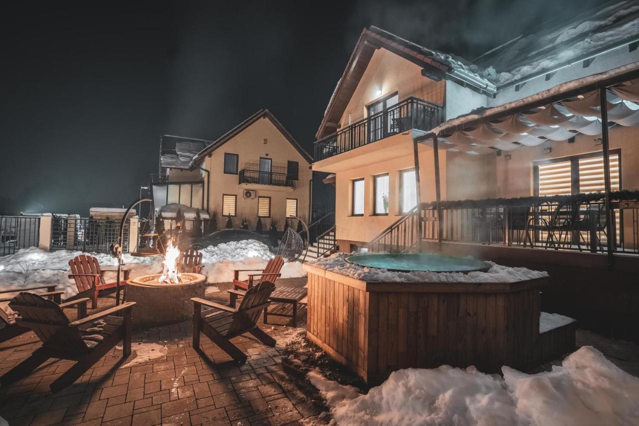 Roots Villa Redwood Braşov Extérieur photo