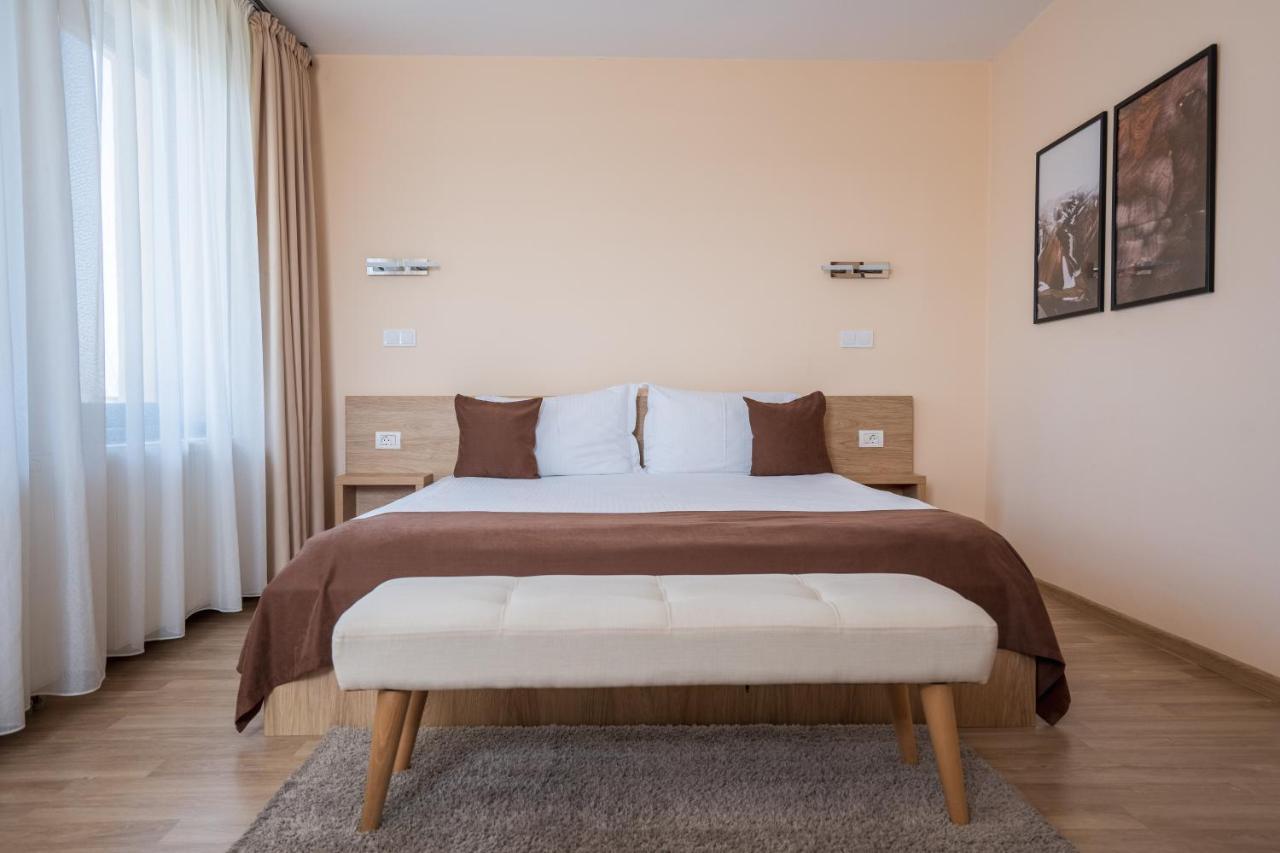 Roots Villa Redwood Braşov Extérieur photo