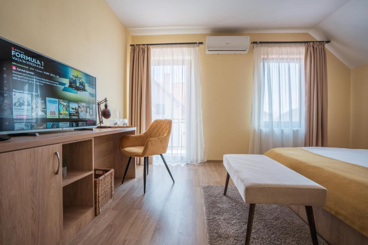 Roots Villa Redwood Braşov Extérieur photo